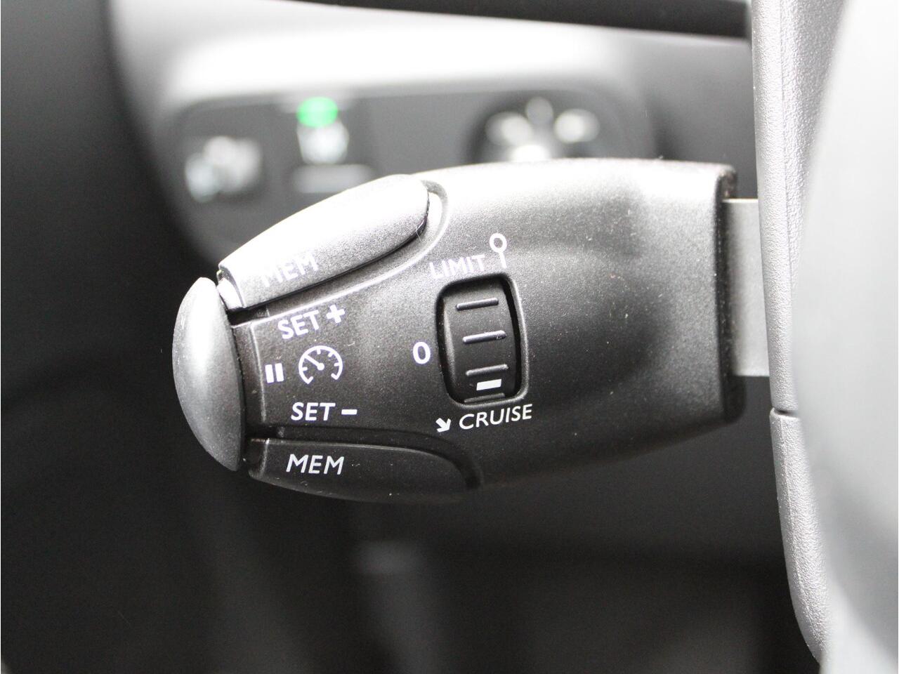 Citroen C3 1.2 PT 110 AUTOMAAT FEEL BLACK ROOF NAVI/CAMERA