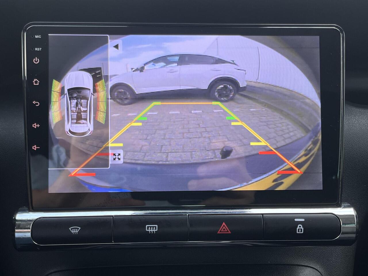 Citroen C3 Aircross 1.2 PureTech S&S Shine Panoramadak / 17" / Trekhaak