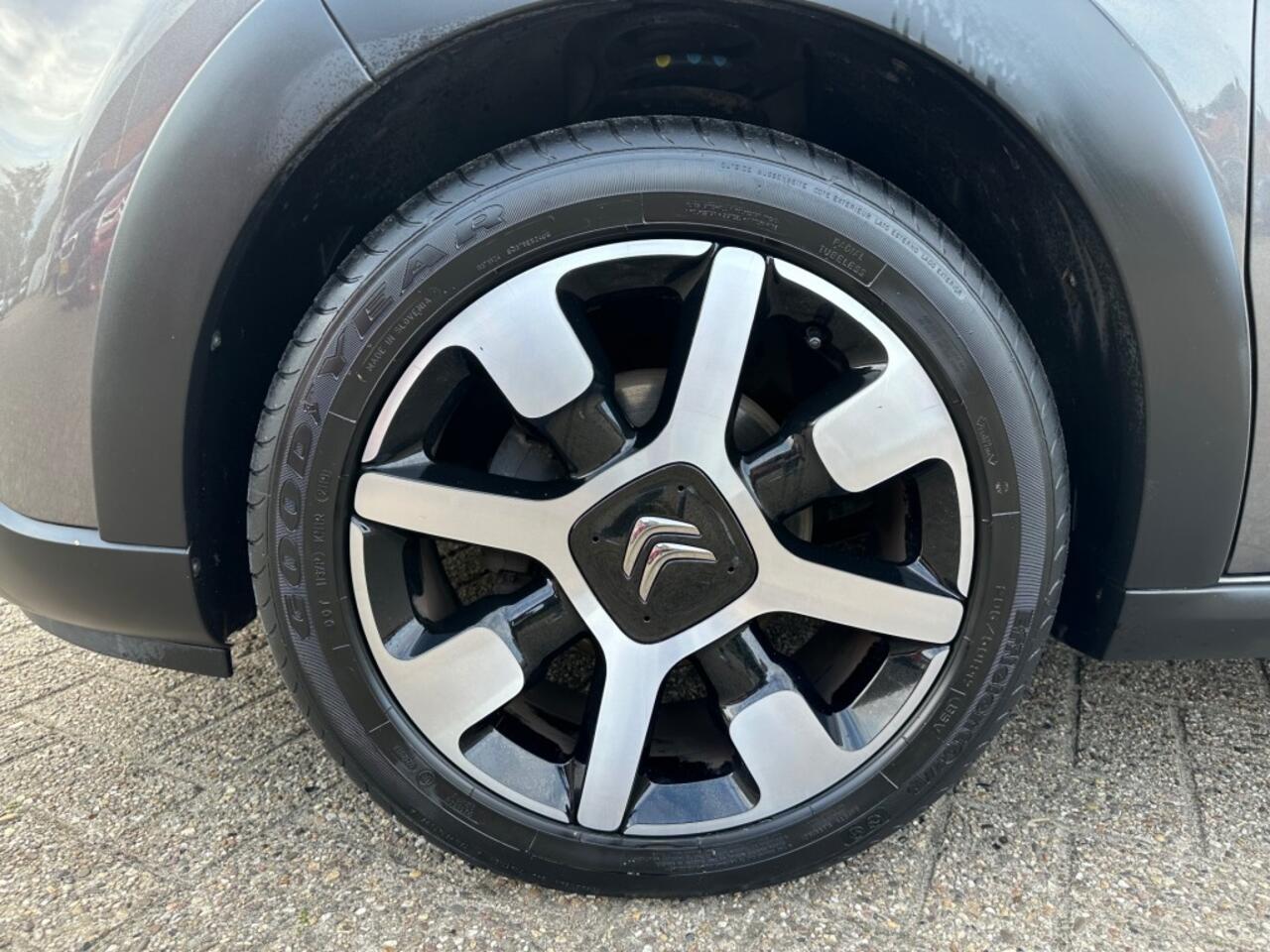 Citroen C3 1.2 PT SenS SHINE AUT