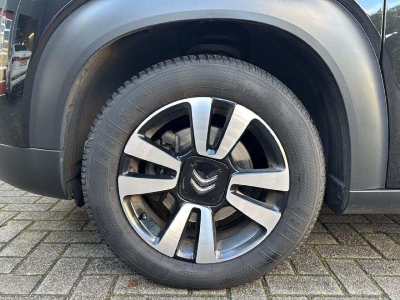 Citroen C3 1.2 PURETECH SHINE PANO-DAK/CRUISE/PDC/NAVI/CARPLAY