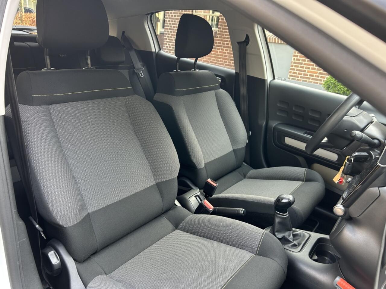 Citroen C3 1.2 Feel Navi, Carplay, Trekhaak afn. Slechts 44 dkm!