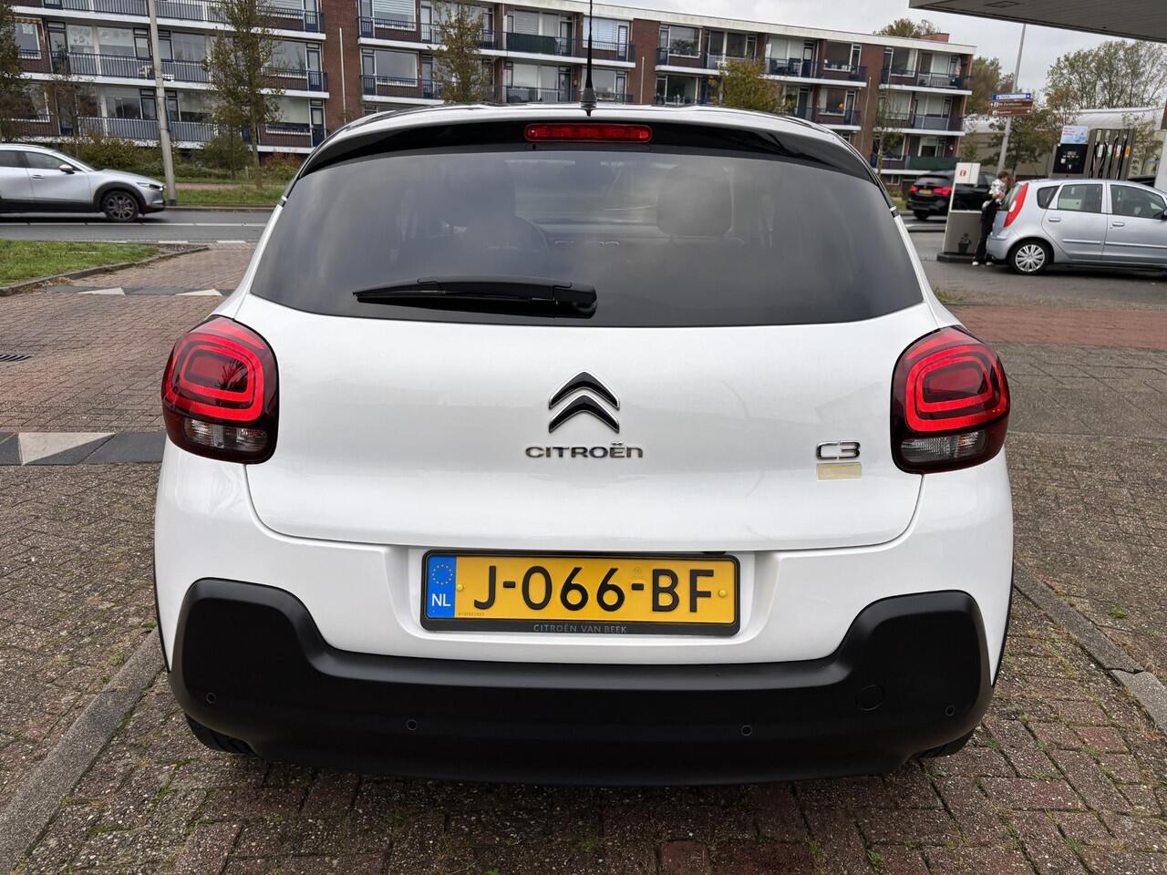 Citroen C3 1.2 PureTech Shine Apple Carplay/Duo-Tone/17"Velgen/Navi/Camera/GEEN AFLEVERKOSTEN