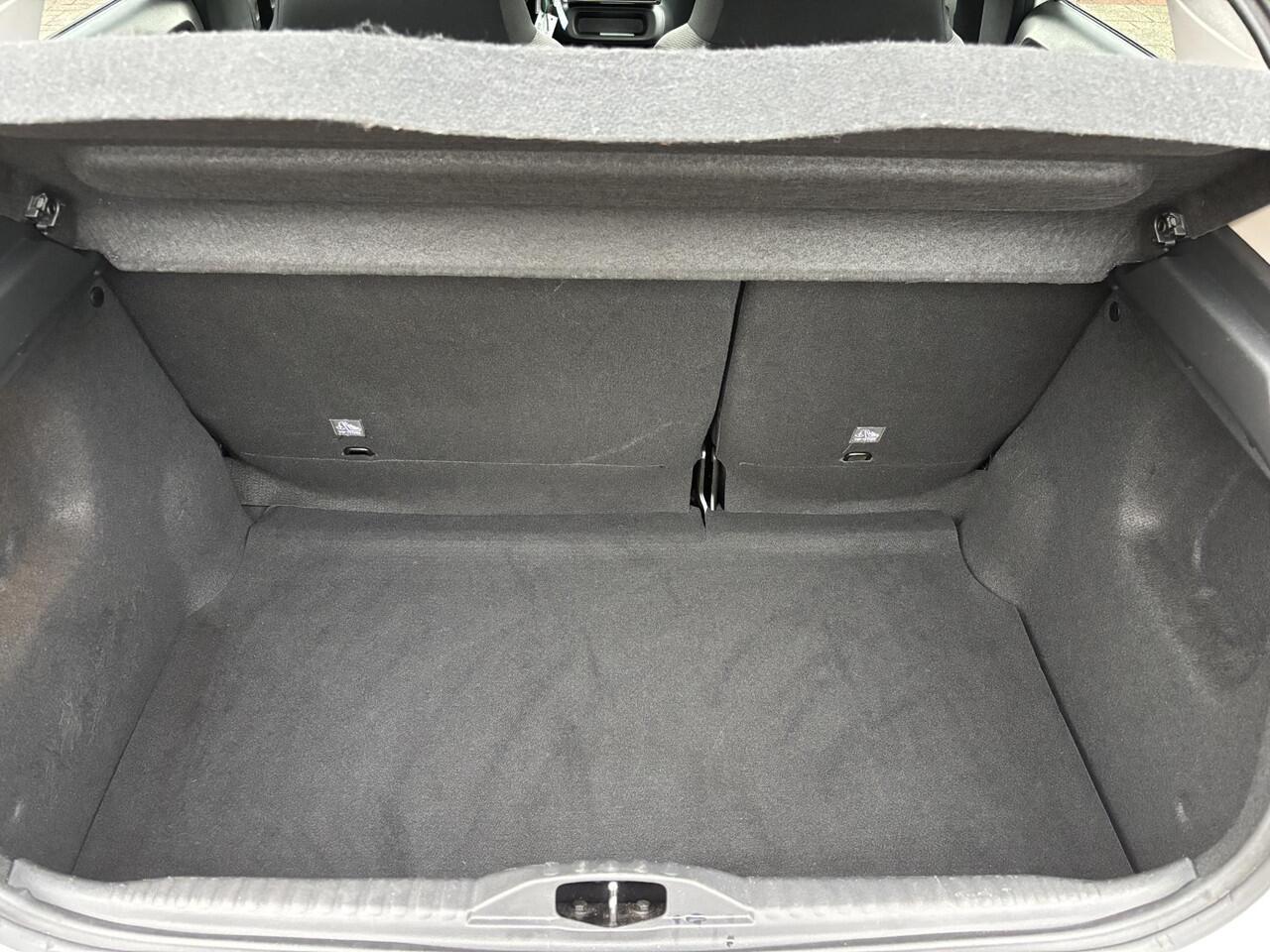 Citroen C3 1.2 PureTech Shine Apple Carplay/Duo-Tone/17"Velgen/Navi/Camera/GEEN AFLEVERKOSTEN