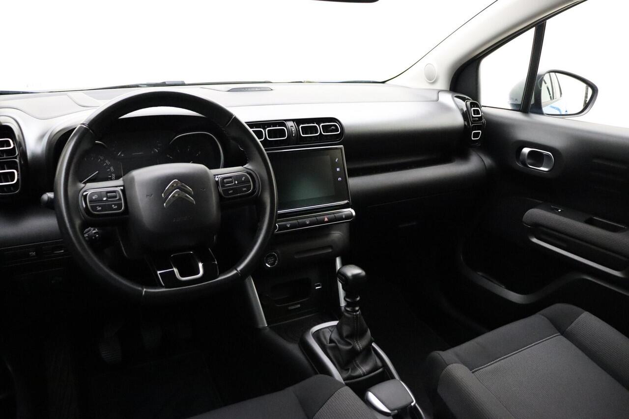 Citroen C3 Aircross 1.2 PureTech S&S Shine 110 PK | Navigatie | Climate control | Head-up Display | Keyless | Lichtmetalen velgen | Camera | Dakrails | Extra getint glas