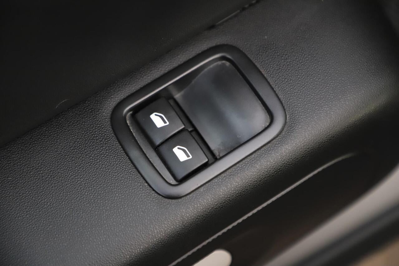 Citroen C3 1.2 PureTech Feel Trekhaak Navigatie Carplay Android Climate Cruise Control Rijstrooksensor Parkeersensor