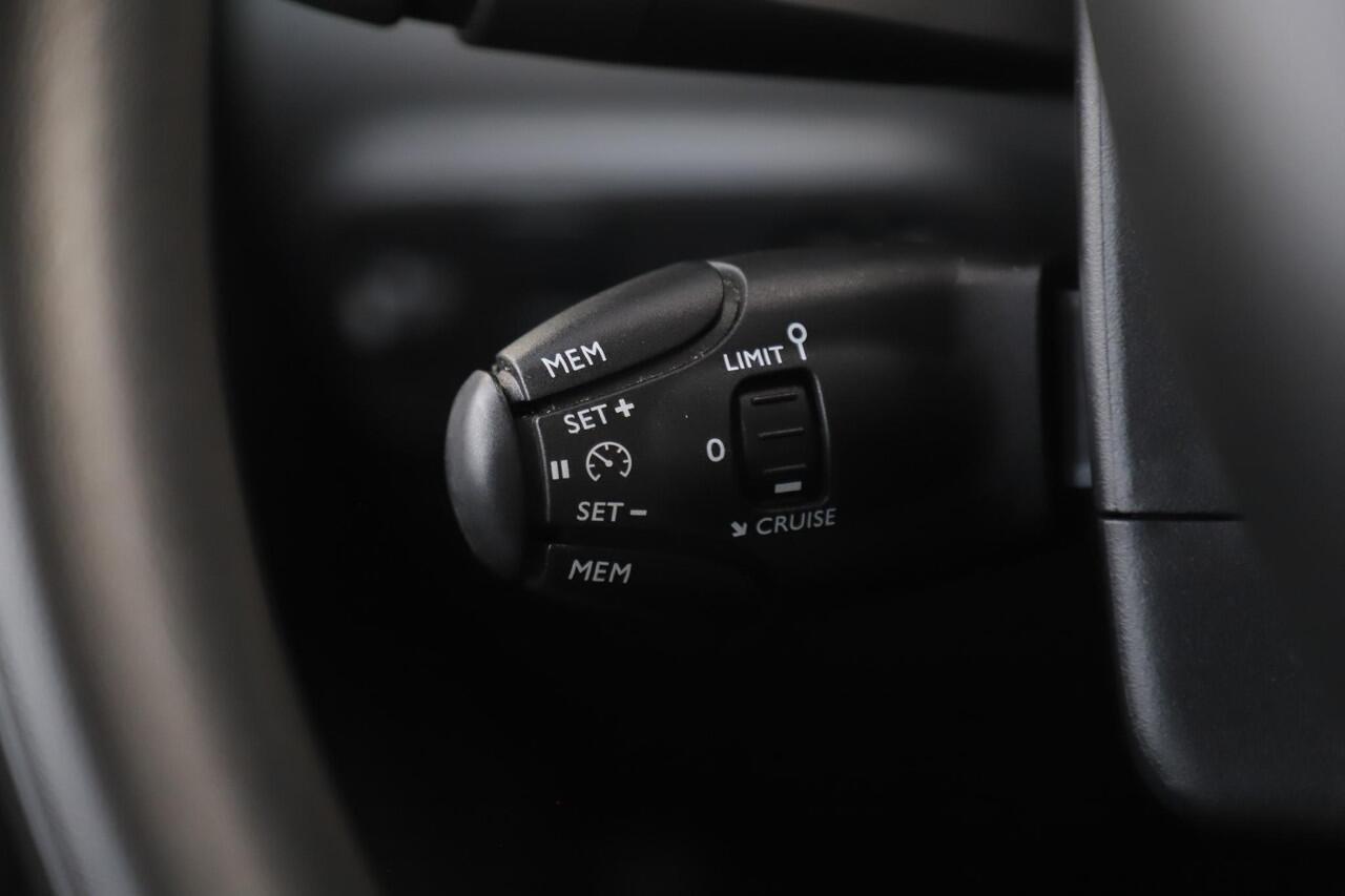 Citroen C3 1.2 PureTech Feel Navigatie Carplay Android Climate Cruise Control Rijstrooksensor Parkeersensor All-season banden!