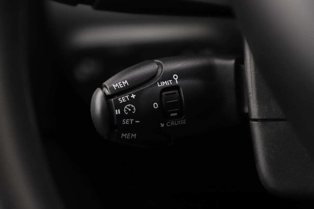 Citroen C3 1.2 PureTech Feel Carplay Android Navigatie Climate Cruise Control Rijstrooksensor Parkeersensor All-season banden!