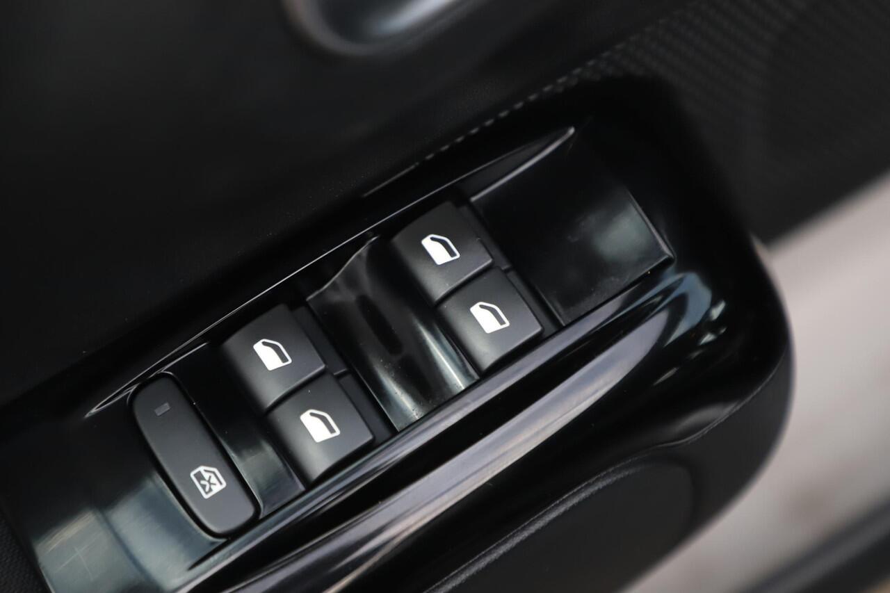 Citroen C3 1.2 PureTech C-Series Two Tone Navigatie Carplay Android Clima Cruise Parkeersensor