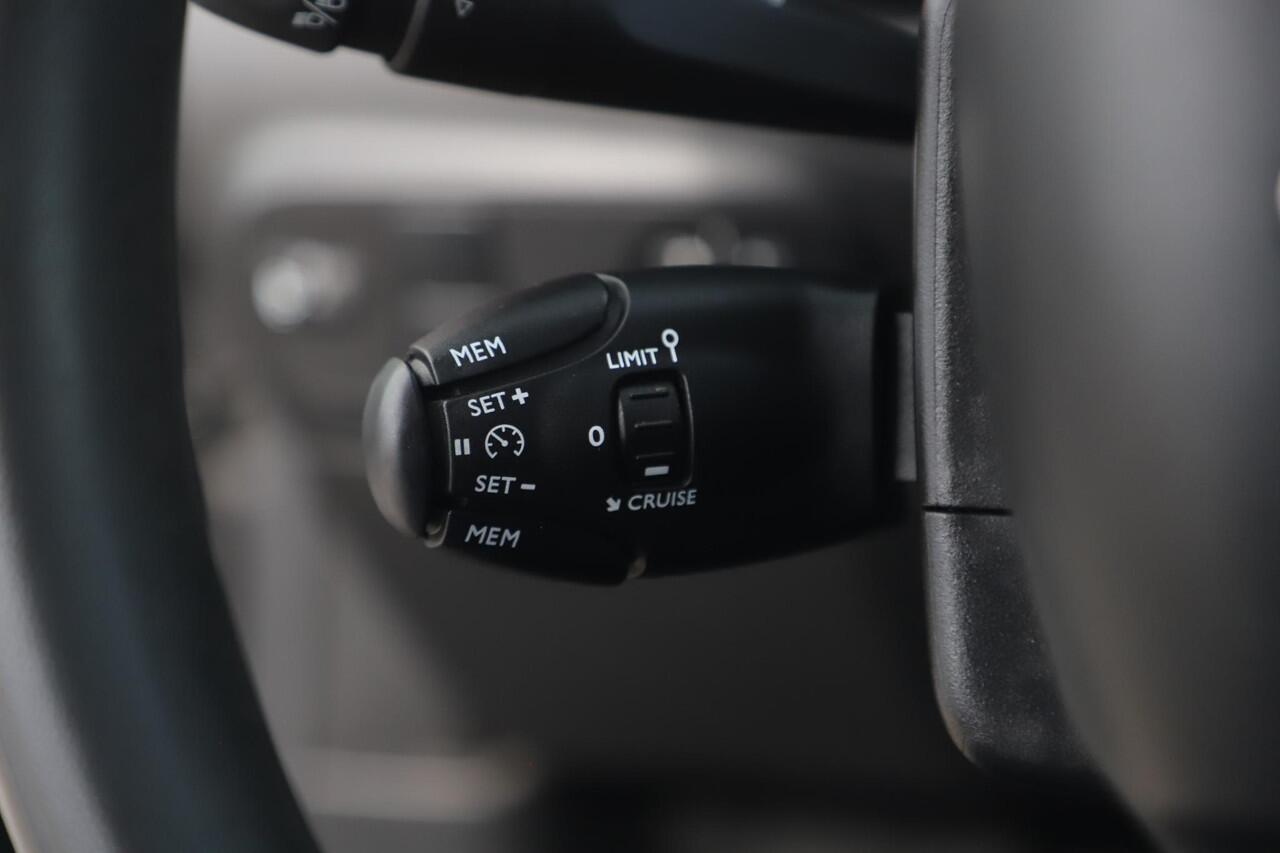 Citroen C3 1.2 PureTech C-Series Two Tone Navigatie Carplay Android Clima Cruise Parkeersensor