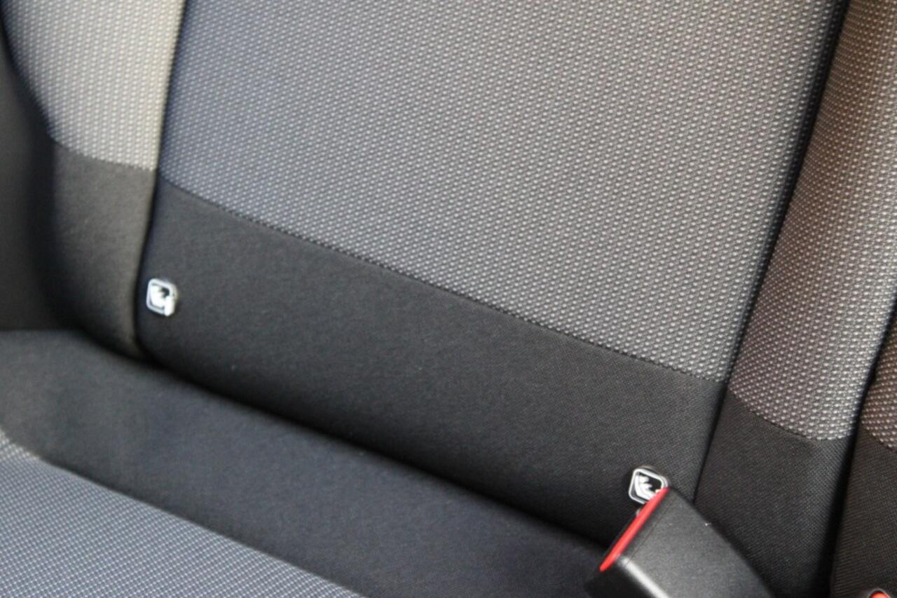 Citroen C3 1.2 PureTech Shine - Carplay Navi DAB Stoelverwarming 24.000 KM