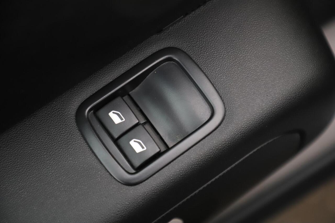 Citroen C3 1.2 PureTech Feel Navigatie Carplay Android Climate Cruise Control Rijstrooksensor Parkeersensor All-season banden!