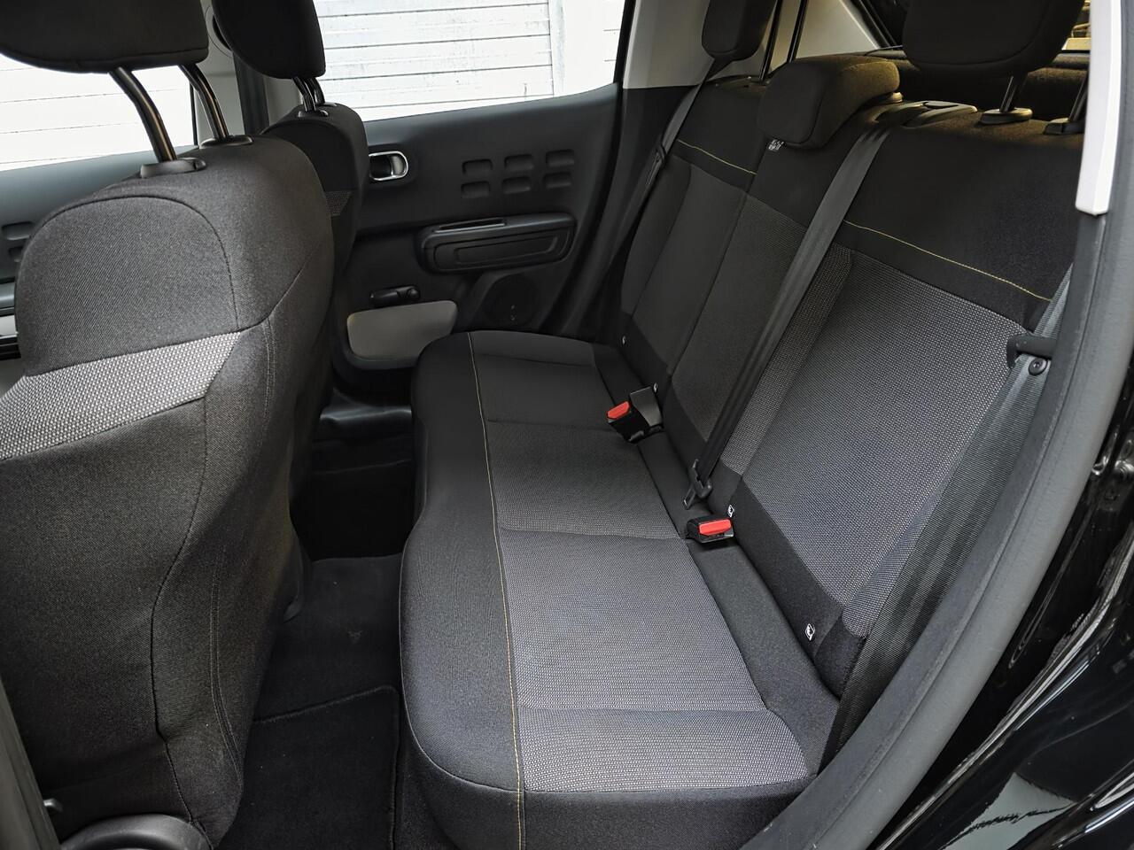 Citroen C3 Feel Edition 1.2 82pk | TWO-TONE! | APPLE CARPLAY / ANDROID AUTO | PARKEERSENSOREN | ISOFIX | EXTRA GETINTE RAMEN |