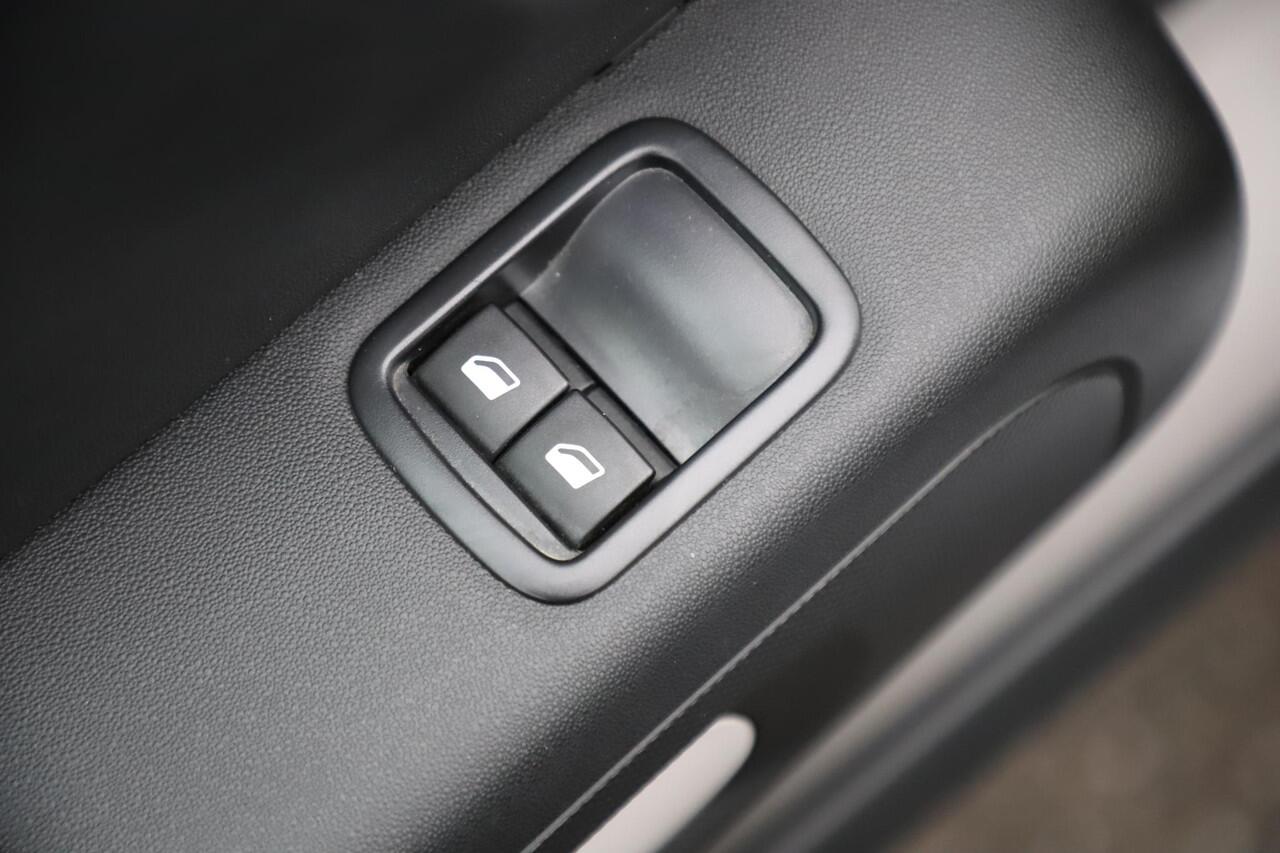 Citroen C3 1.2 PureTech Feel Navigatie Carplay Android Climate Cruise Control Rijstrooksensor Parkeersensor All-season banden!