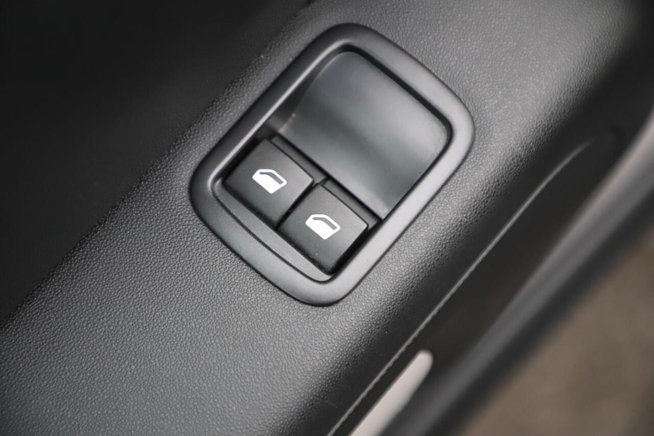 Citroen C3 1.2 PureTech Feel Navigatie Carplay Android Climate Cruise Control Rijstrooksensor Parkeersensor All-season banden!