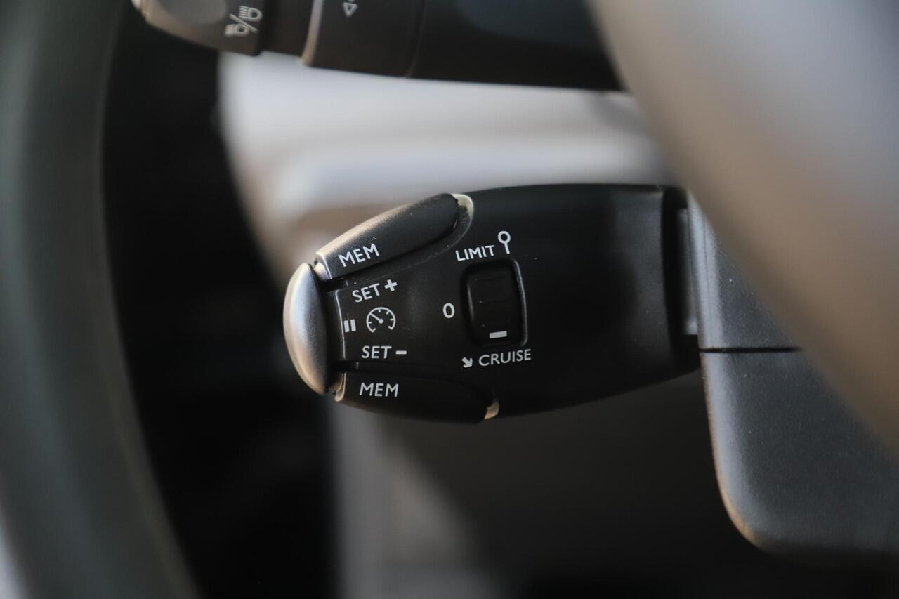 Citroen C3 1.2 PureTech Feel Navigatie Carplay Android Climate Cruise Control Rijstrooksensor Parkeersensor All-season banden!
