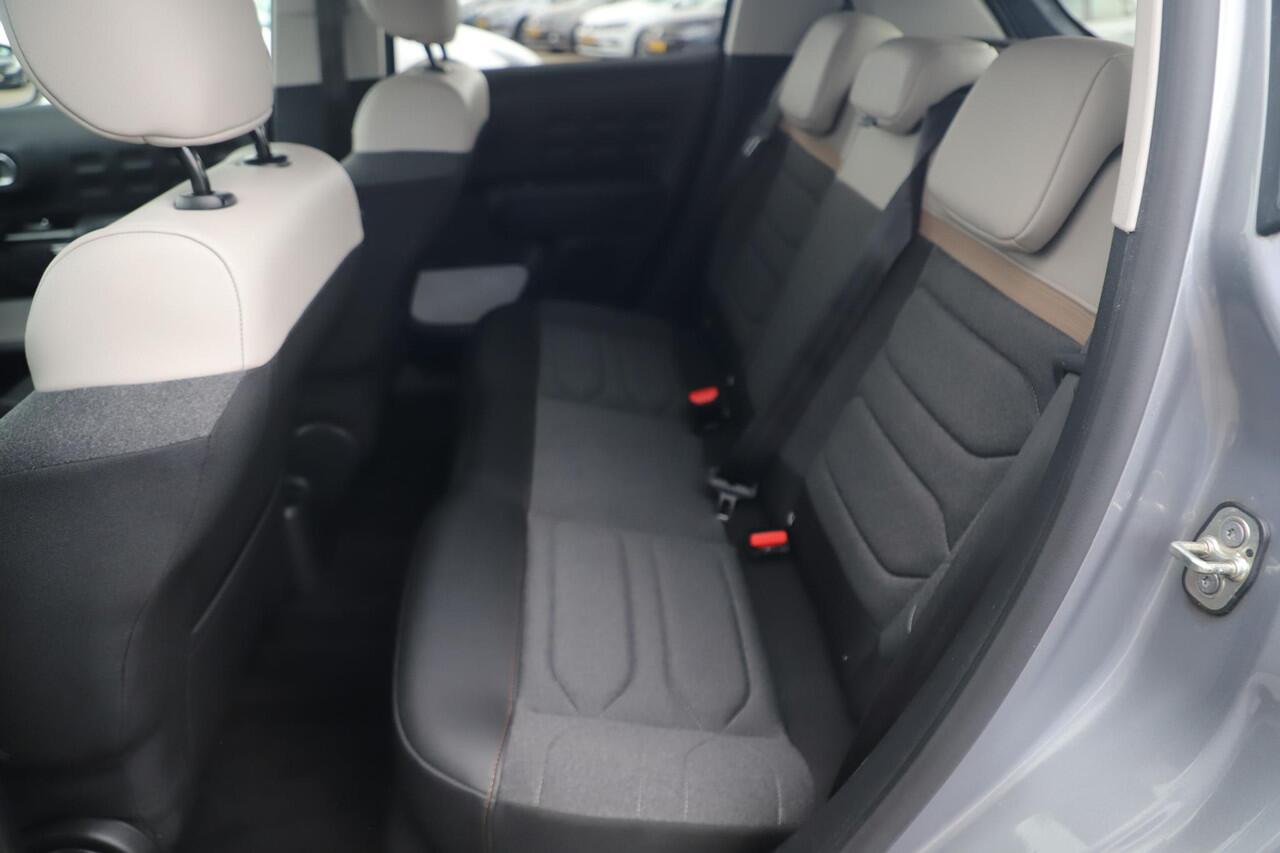 Citroen C3 1.2 PureTech Shine Navigatie Achteruitrijcamera 17 inch LMV Carplay Android Clima Cruise Rijstrooksensor