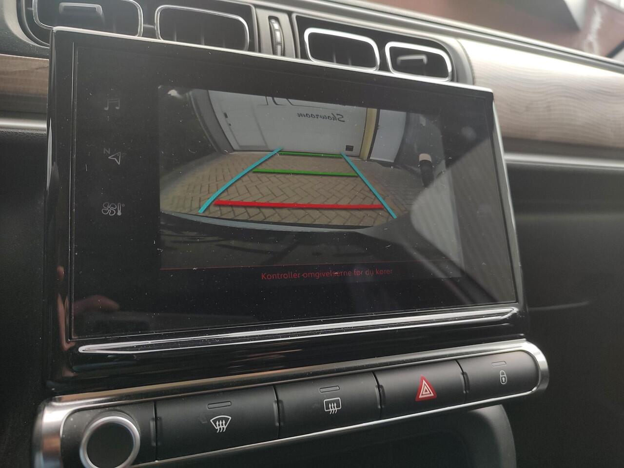 Citroen C3 1.2 PureTech Shine Exclusive Camera Navi-Carplay Luxe Bekleding Bi-tone Cruise-Control