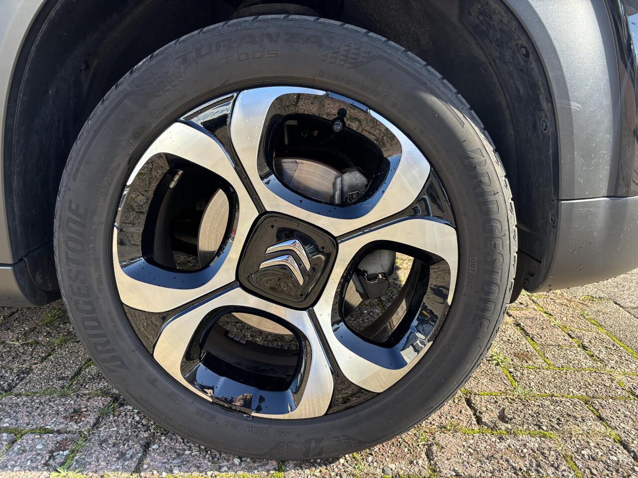 Citroen C3 Aircross 1.2 PureTech Shine Navi/Camera/Apple Car Play/Trekhaak/17"Velgen/GEEN AFLEVERKOSTEN