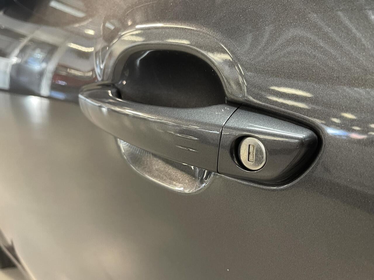 Citroen C3 Aircross 1.2 PureTech Shine 16"/Camera/Keyless/Head-up/Dodehoek/Grip Control/Navigatie/Apple Carplay & Android Auto/Climate/Cruise/PDC v+a