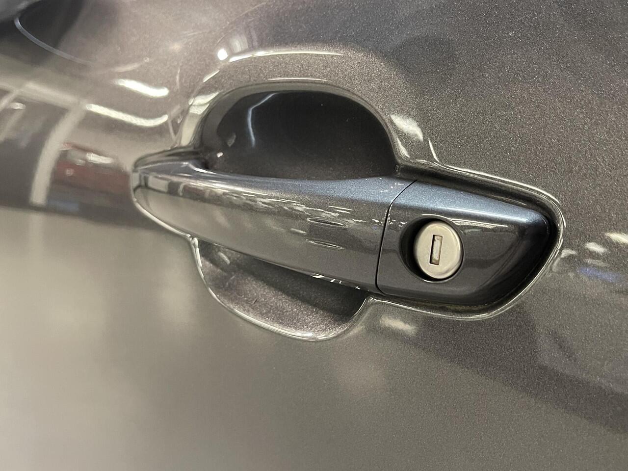 Citroen C3 Aircross 1.2 PureTech Shine 17"/Camera/Keyless/Navigatie/Apple Carplay & Android Auto/Climate/Cruise/PDC v+a/Extra getint glas