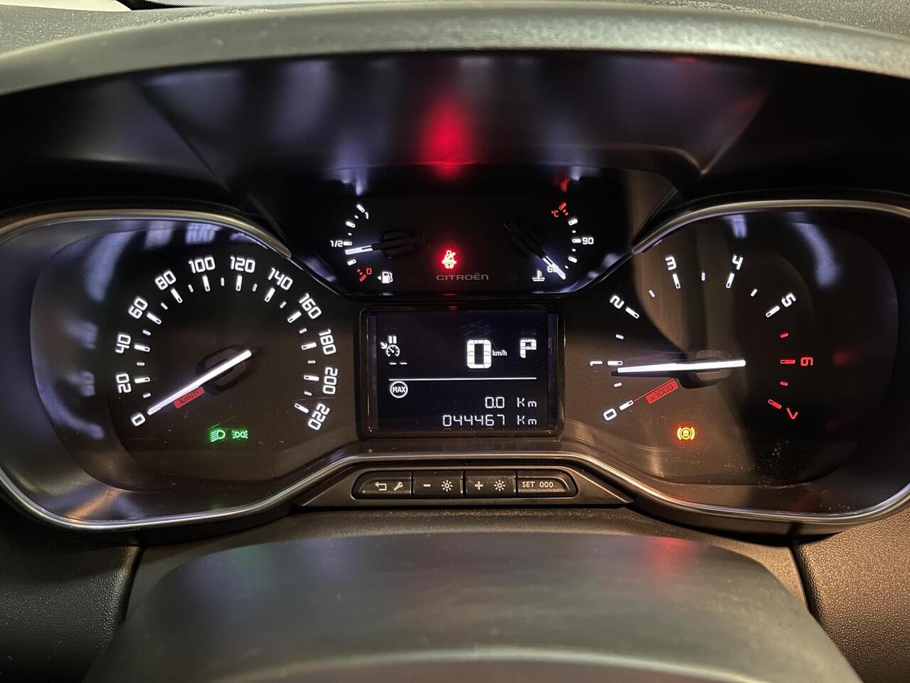 Citroen C3 Aircross 1.2 PureTech Shine 17"/Camera/Keyless/Navigatie/Apple Carplay & Android Auto/Climate/Cruise/PDC v+a/Extra getint glas