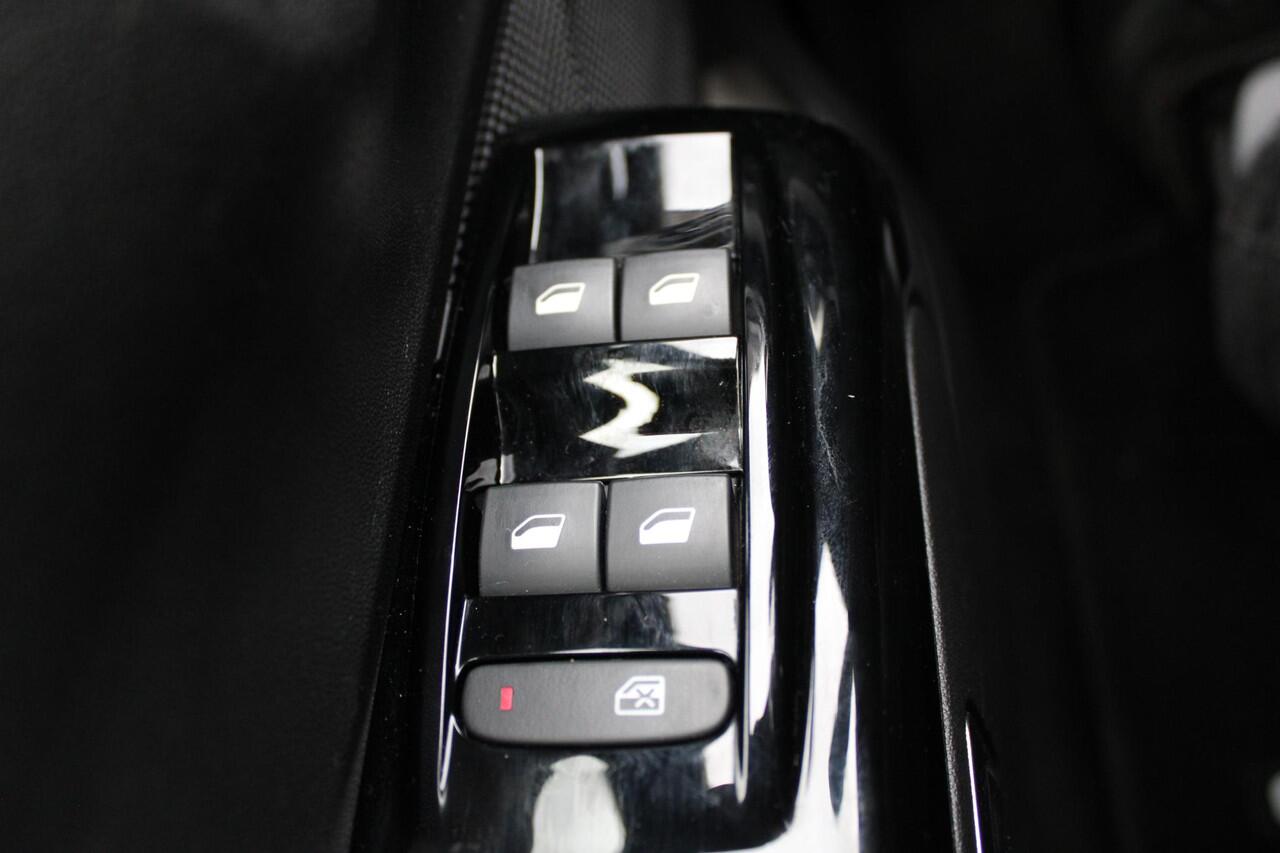 Citroen C3 1.2 PureTech Shine CruiseControl, Elektr. Ramen, Applecarpl./Andr. Auto, Navigatie, Achteruitrijcamera