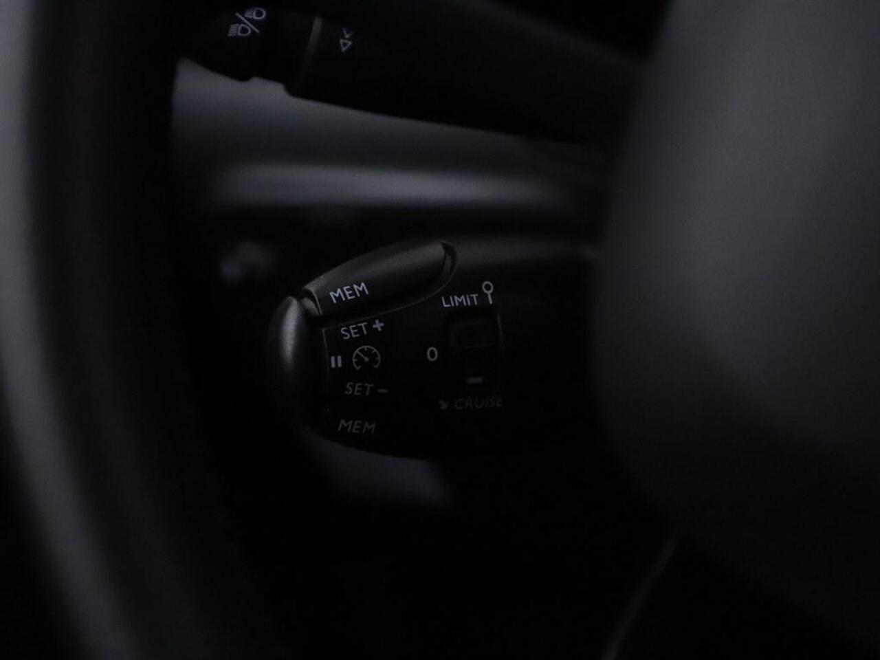 Citroen C3 1.2 PureTech Shine Camera/Nav/H.Leder/Ecc/Led