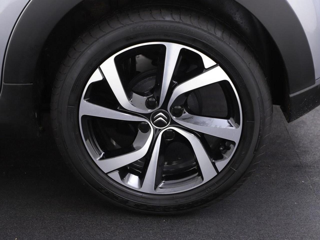 Citroen C3 1.2 PureTech Shine Camera/Nav/H.Leder/Ecc/Led