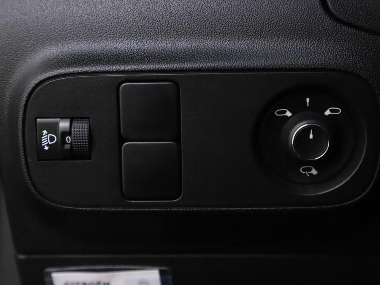 Citroen C3 1.2 PureTech Shine Camera/Nav/H.Leder/Ecc/Led