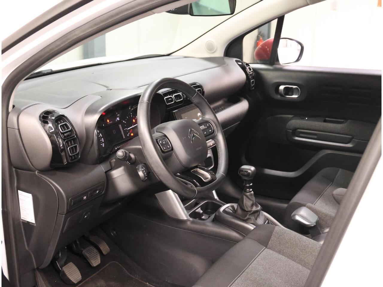 Citroen C3 Aircross 1.2 C-Series 110PK | Navigatie | Climate Control | Cruise Control | Parkeersensoren Achter | DAB ontvanger | 16" Lichtmetalen Velgen | AppleCarplay/AndroidAuto | Isofix | Privacy Glass |