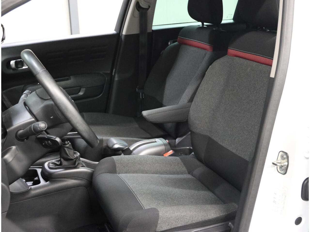 Citroen C3 Aircross 1.2 C-Series 110PK | Navigatie | Climate Control | Cruise Control | Parkeersensoren Achter | DAB ontvanger | 16" Lichtmetalen Velgen | AppleCarplay/AndroidAuto | Isofix | Privacy Glass |