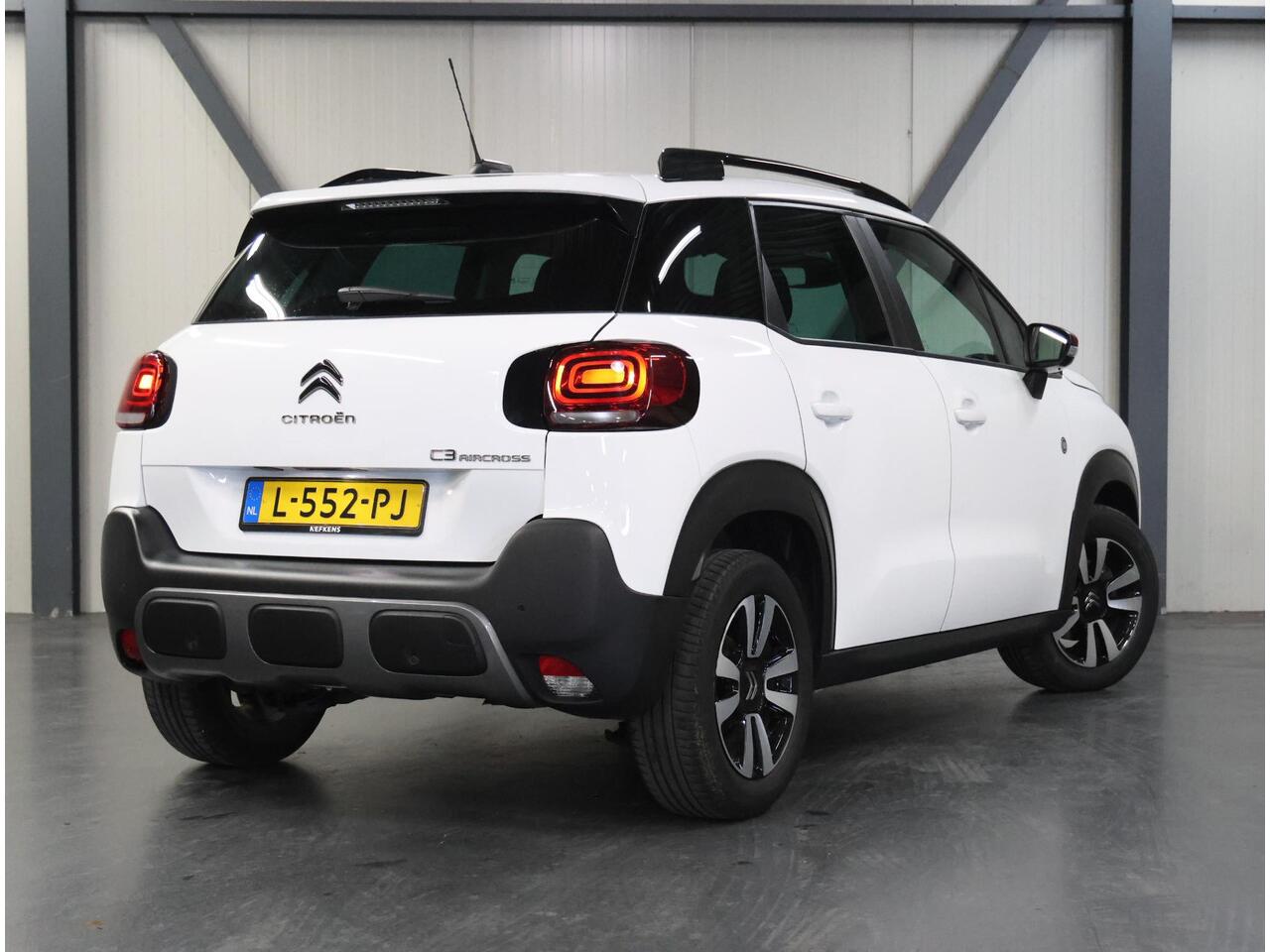 Citroen C3 Aircross 1.2 C-Series 110PK | Navigatie | Climate Control | Cruise Control | Parkeersensoren Achter | DAB ontvanger | 16" Lichtmetalen Velgen | AppleCarplay/AndroidAuto | Isofix | Privacy Glass |