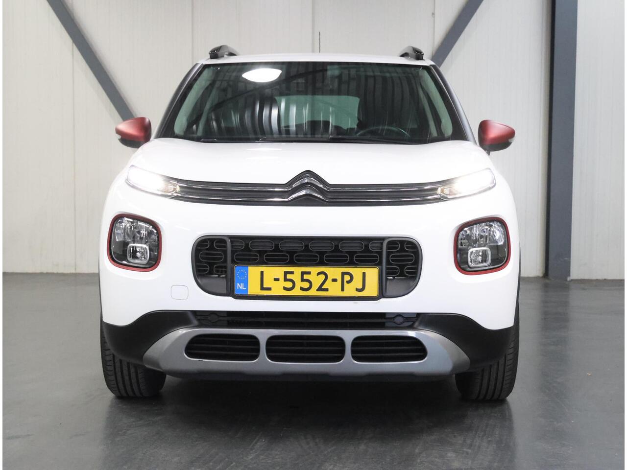 Citroen C3 Aircross 1.2 C-Series 110PK | Navigatie | Climate Control | Cruise Control | Parkeersensoren Achter | DAB ontvanger | 16" Lichtmetalen Velgen | AppleCarplay/AndroidAuto | Isofix | Privacy Glass |
