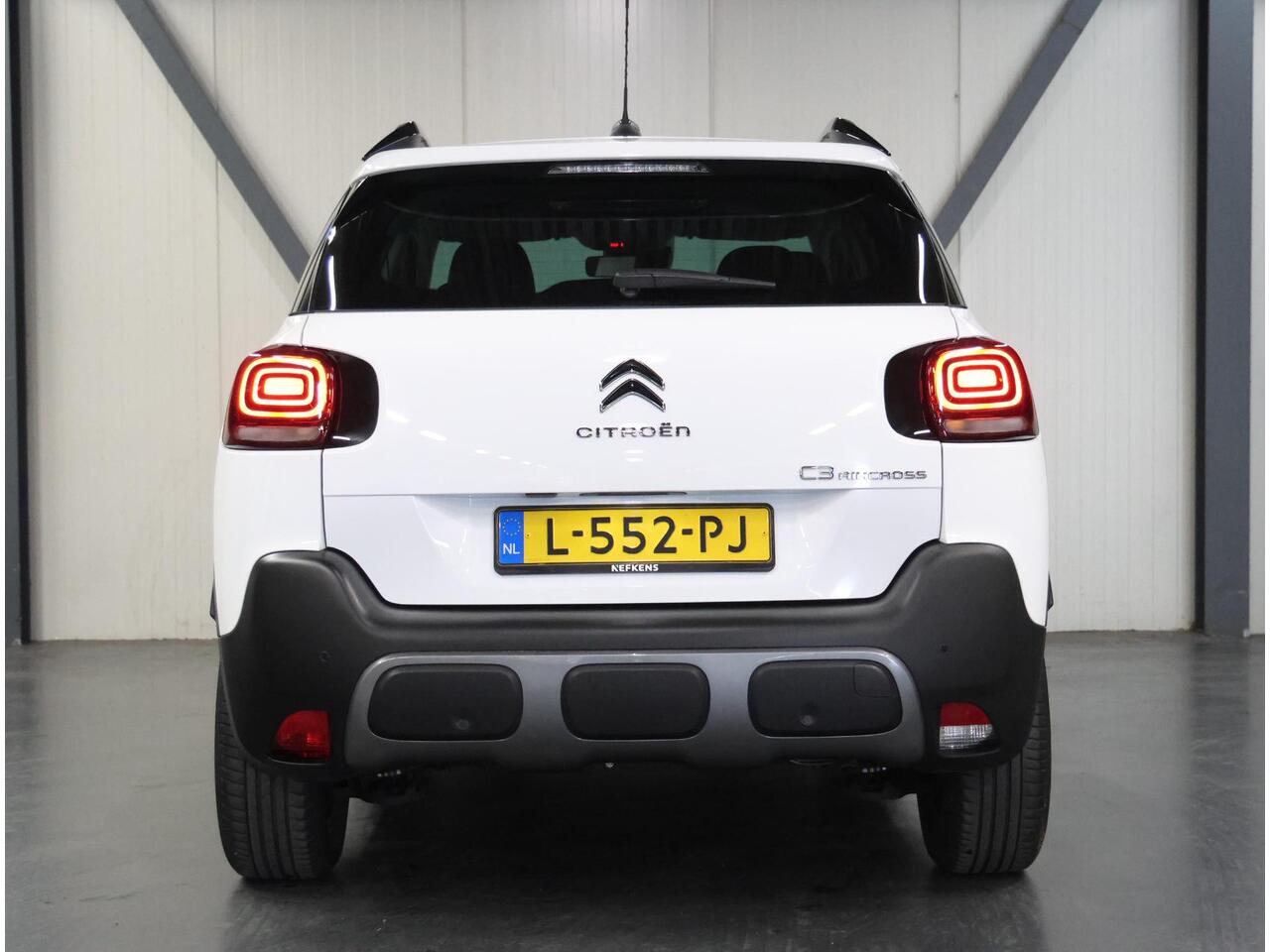 Citroen C3 Aircross 1.2 C-Series 110PK | Navigatie | Climate Control | Cruise Control | Parkeersensoren Achter | DAB ontvanger | 16" Lichtmetalen Velgen | AppleCarplay/AndroidAuto | Isofix | Privacy Glass |