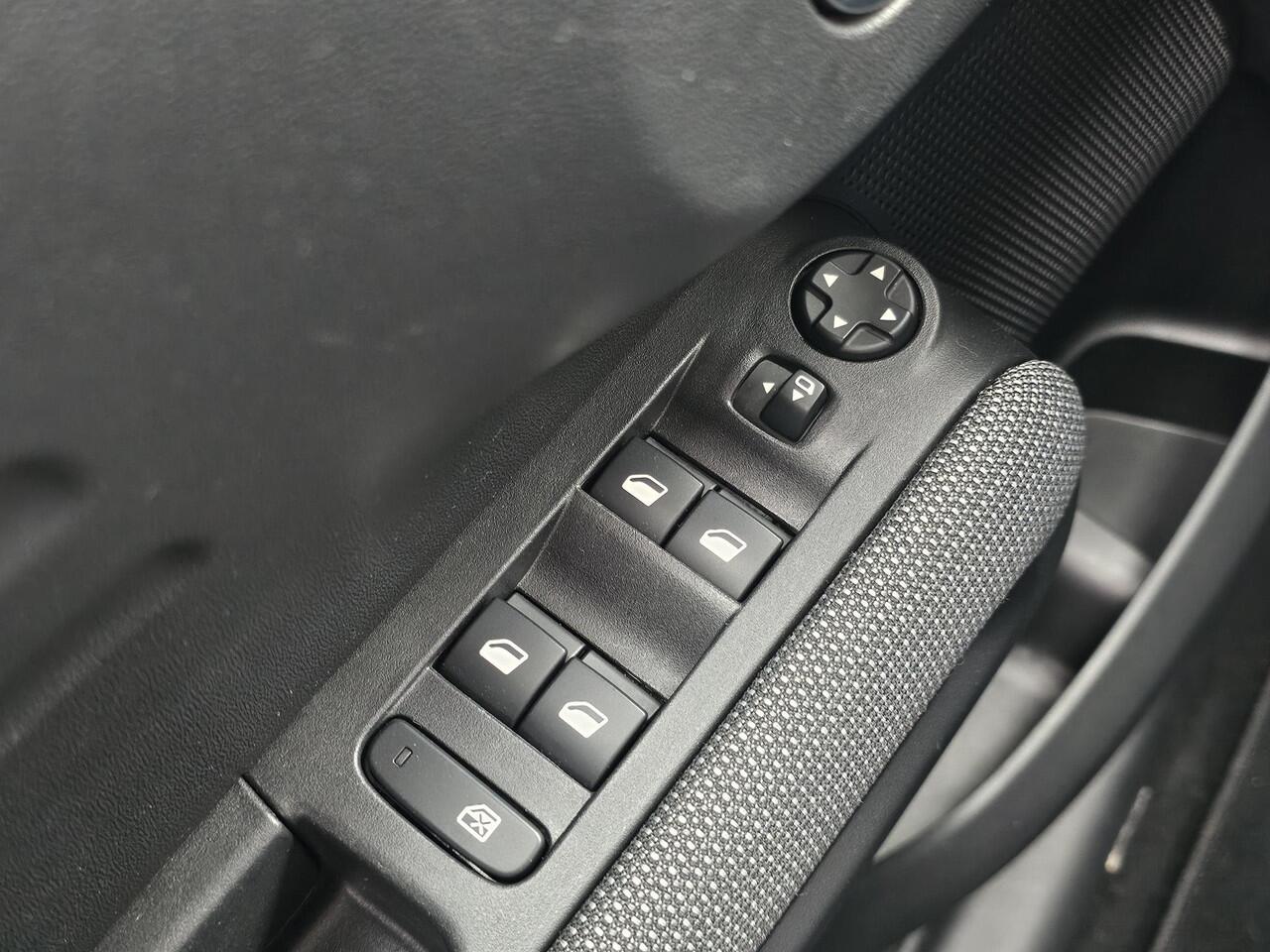 Citroen C3 Aircross 1.2 PureTech Feel 110 pk | Navigatie | app-voorbereiding | Climate control | Cruise control | Lane assist | Led verlichting | Multifunctioneel stuurwiel etc.