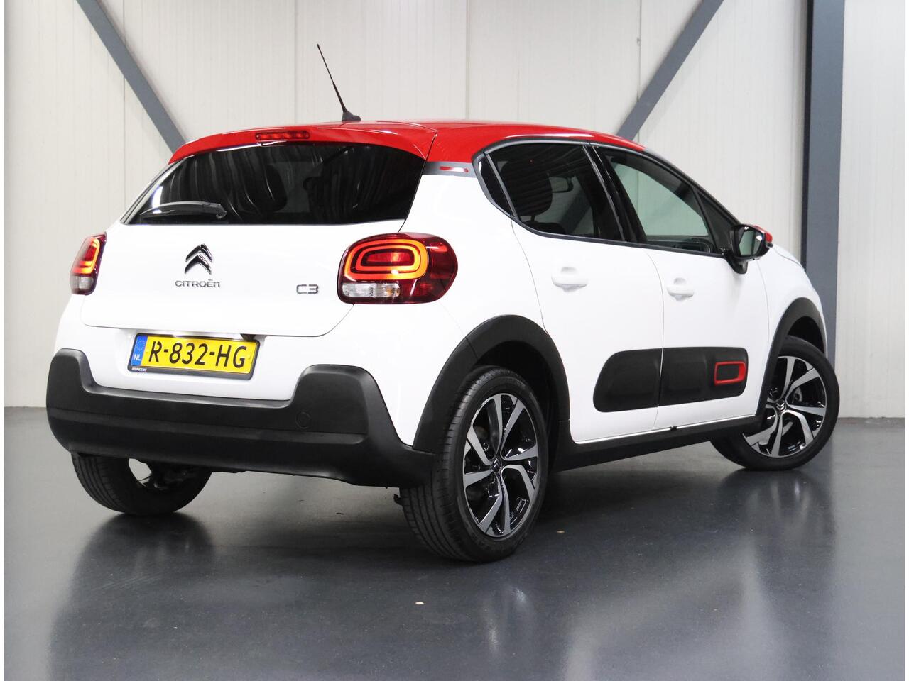 Citroen C3 1.2 110PK Shine | AUTOMAAT | AppleCarplay/AndroidAuto | Camera | Cruise Control | Privacy Glass | Navigatie | 17"LMV | Isofix | Two-Tone | Parkeersensoren |