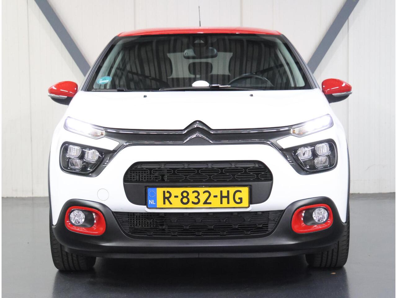 Citroen C3 1.2 110PK Shine | AUTOMAAT | AppleCarplay/AndroidAuto | Camera | Cruise Control | Privacy Glass | Navigatie | 17"LMV | Isofix | Two-Tone | Parkeersensoren |