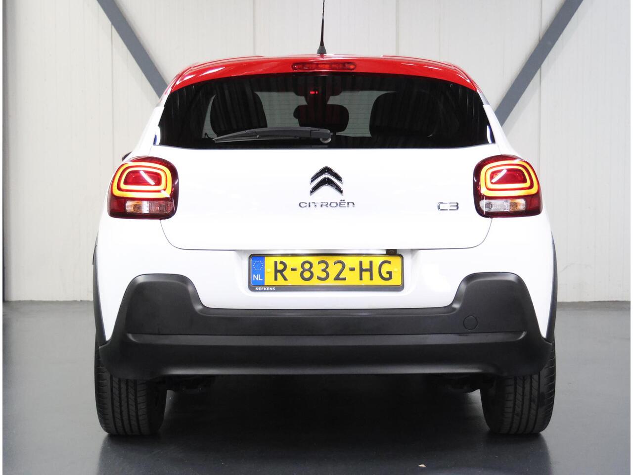 Citroen C3 1.2 110PK Shine | AUTOMAAT | AppleCarplay/AndroidAuto | Camera | Cruise Control | Privacy Glass | Navigatie | 17"LMV | Isofix | Two-Tone | Parkeersensoren |
