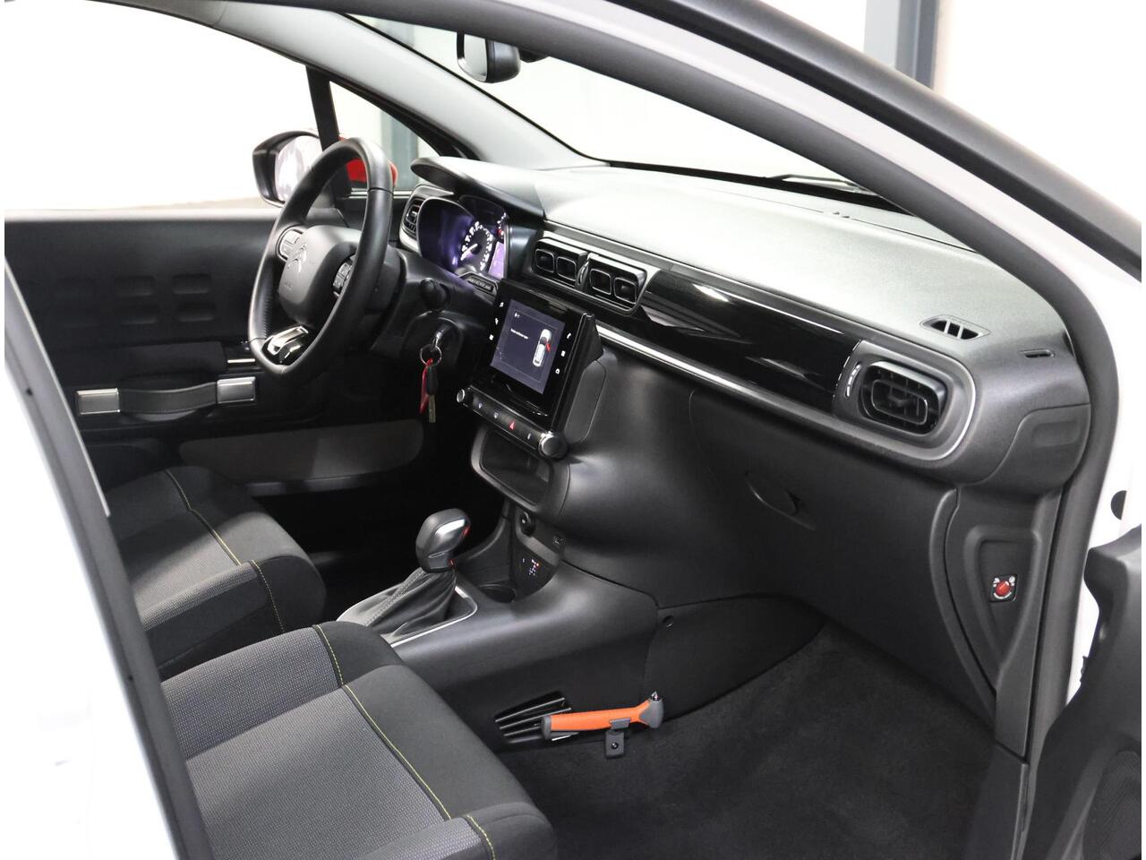 Citroen C3 1.2 110PK Shine | AUTOMAAT | AppleCarplay/AndroidAuto | Camera | Cruise Control | Privacy Glass | Navigatie | 17"LMV | Isofix | Two-Tone | Parkeersensoren |