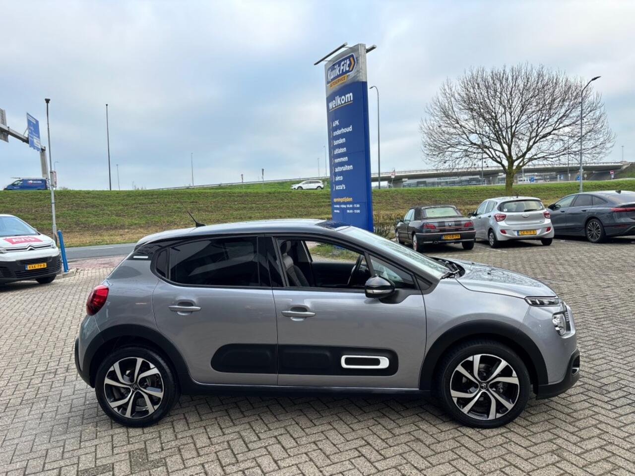 Citroen C3 1.2 PT SHINE AUTOMAAT AIRCO NAVI PDC-CAMERA TWOTONE.