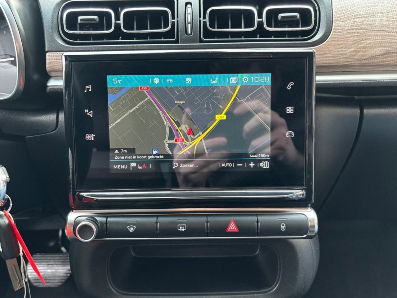 Citroen C3 1.2 PT SHINE AUTOMAAT AIRCO NAVI PDC-CAMERA TWOTONE.