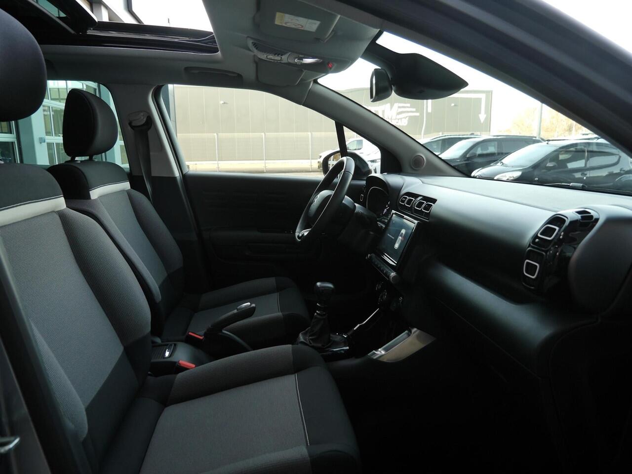 Citroen C3 Aircross 1.2 PureTech Shine Pack | Panoramadak | | Camera | Climate control | Navigatie | 17 inch lichtmetalen velgen | Keyless entry en start