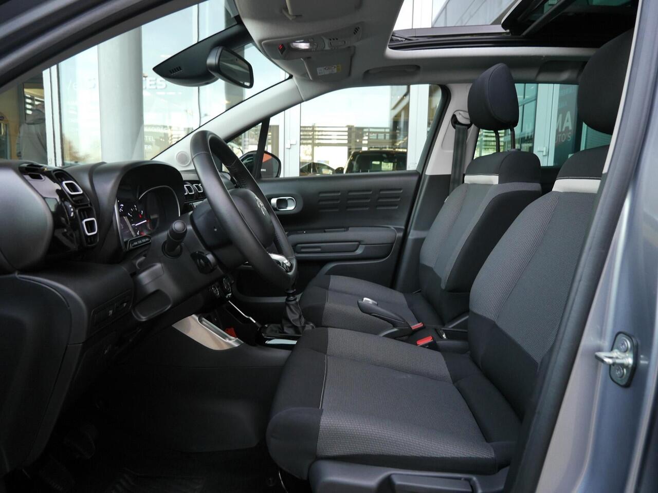 Citroen C3 Aircross 1.2 PureTech Shine Pack | Panoramadak | | Camera | Climate control | Navigatie | 17 inch lichtmetalen velgen | Keyless entry en start