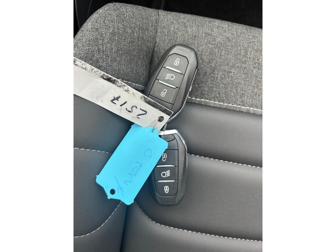 Citroen C3 Aircross 1.2 PureTech Shine Pack 130 pk automaat | Panoramadak | Alle opties! |