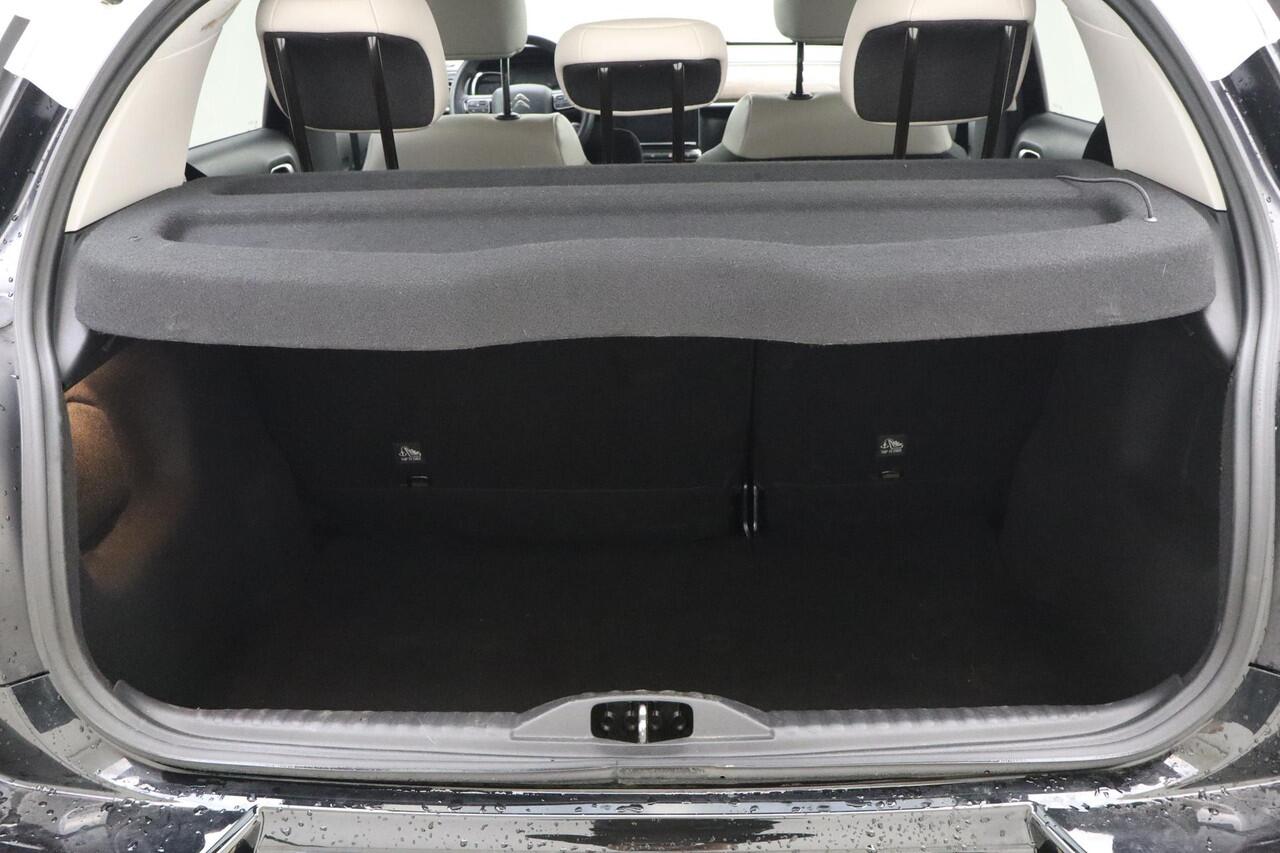 Citroen C3 1.2 PureTech Feel Edition | 83PK | Navigatie | Achteruit Rijcamera | Cruise Control | DAB + | Armsteun | Two Tone Lak | Apple Carplay & Android Auto |