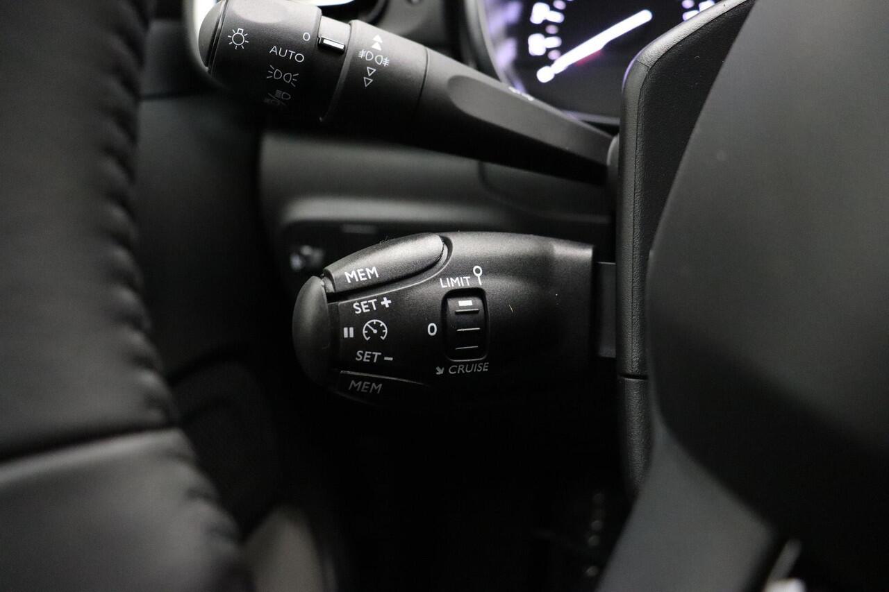 Citroen C3 1.2 PureTech Feel Edition | Comfort stoelen | Achteruitrijcamera | Navigatie | Climate Control | Two Tone | LED koplampen | Lichtmetalen velgen