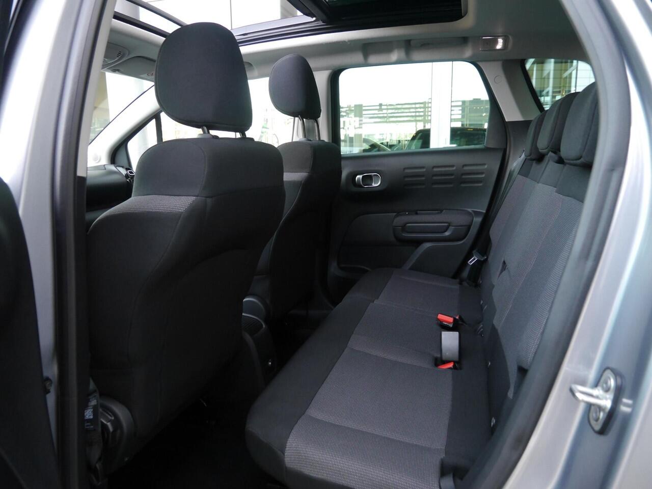 Citroen C3 Aircross 1.2 PureTech Shine Pack | Panoramadak | | Camera | Climate control | Navigatie | 17 inch lichtmetalen velgen | Keyless entry en start