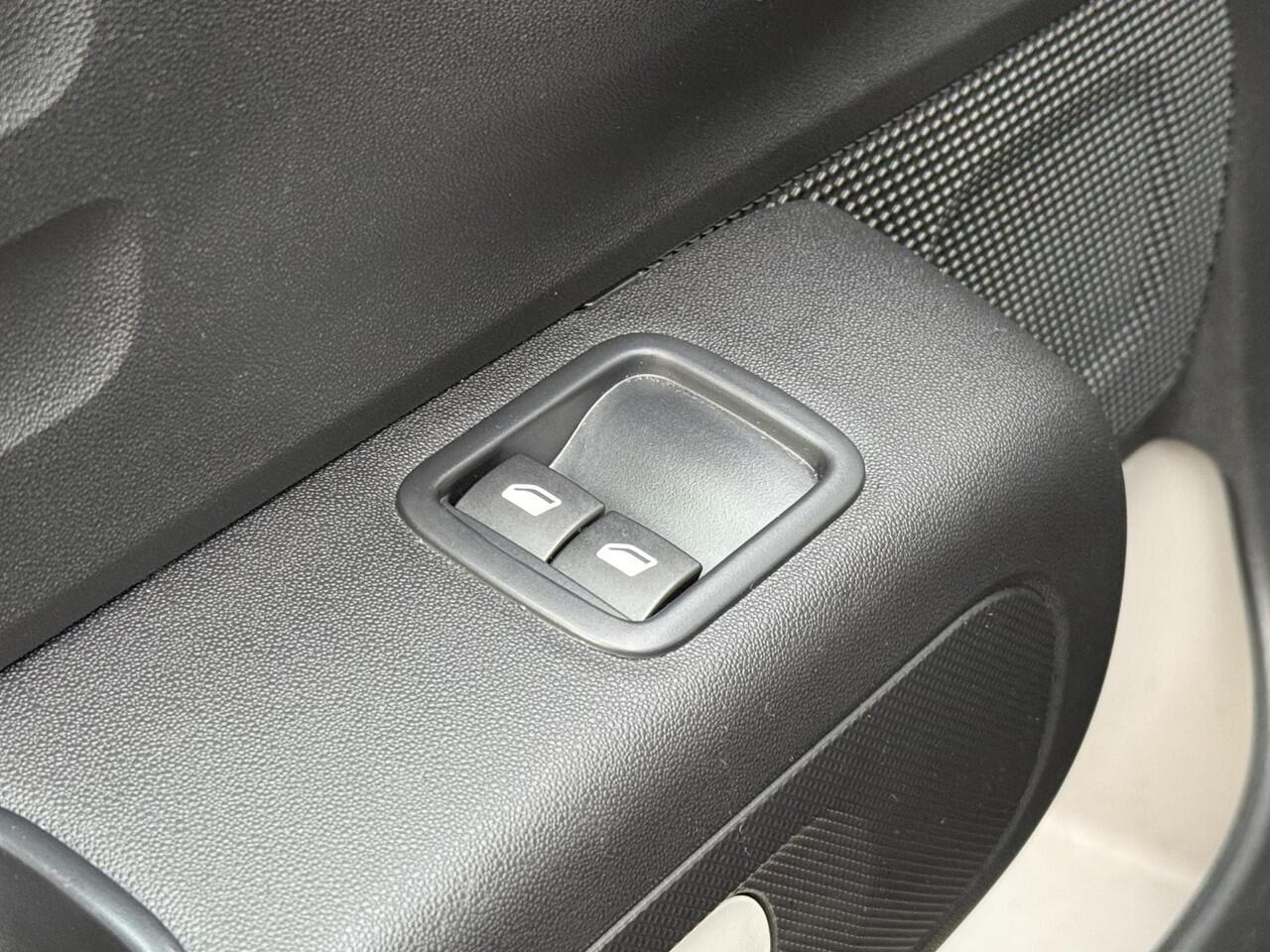 Citroen C3 1.2 PureTech C-Series l Carplay l Cruise l PDC l