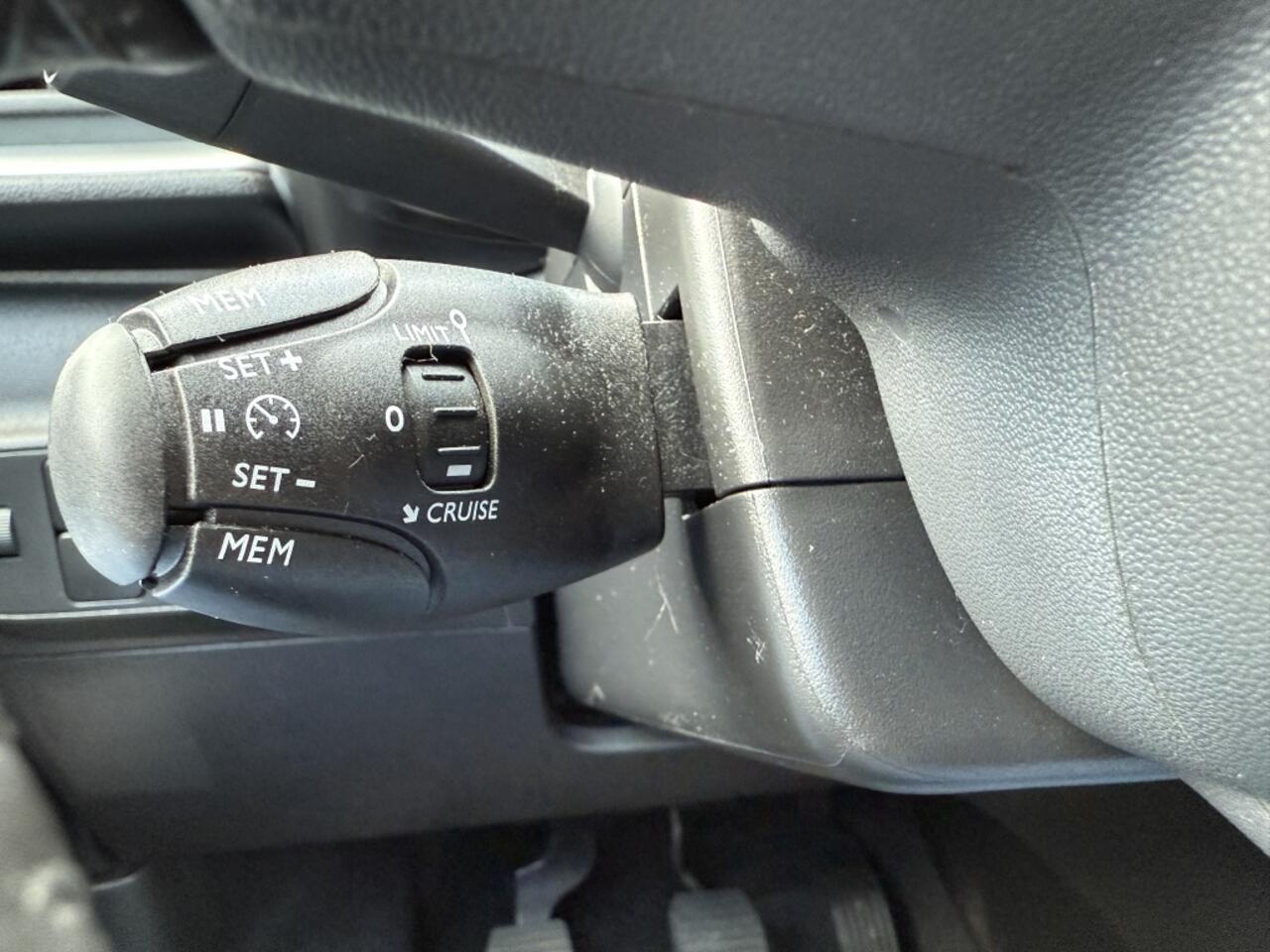 Citroen C3 1.2 PT Feel Ed. (carplay - Achteruit rij sensoren)