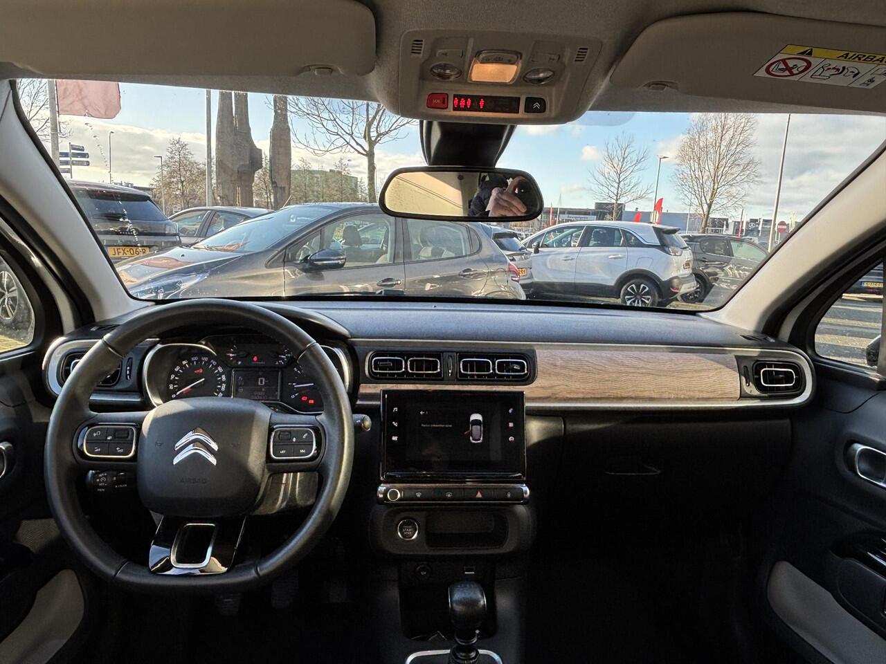 Citroen C3 1.2 PureTech Shine Apple carplay/Android auto | Trekhaak | Climate control | Cruise control | Lichtmetalen velgen 17'' | Achteruitrijcamera |